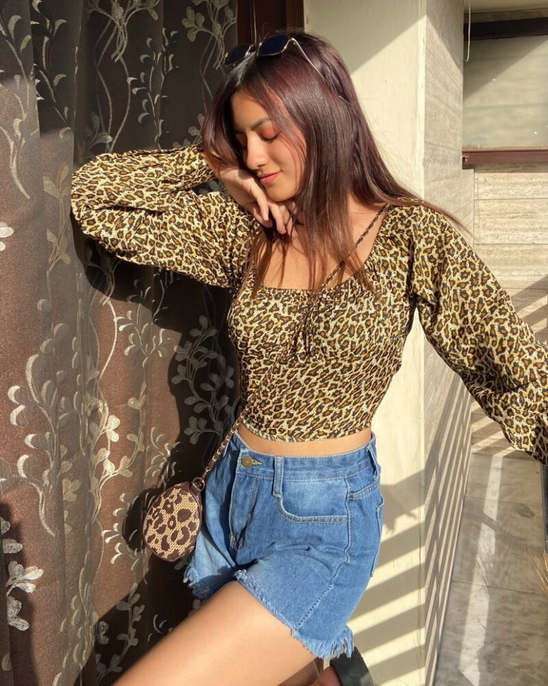 Leopard Print Square Neck Puff Sleeve Crop Top - Image 5