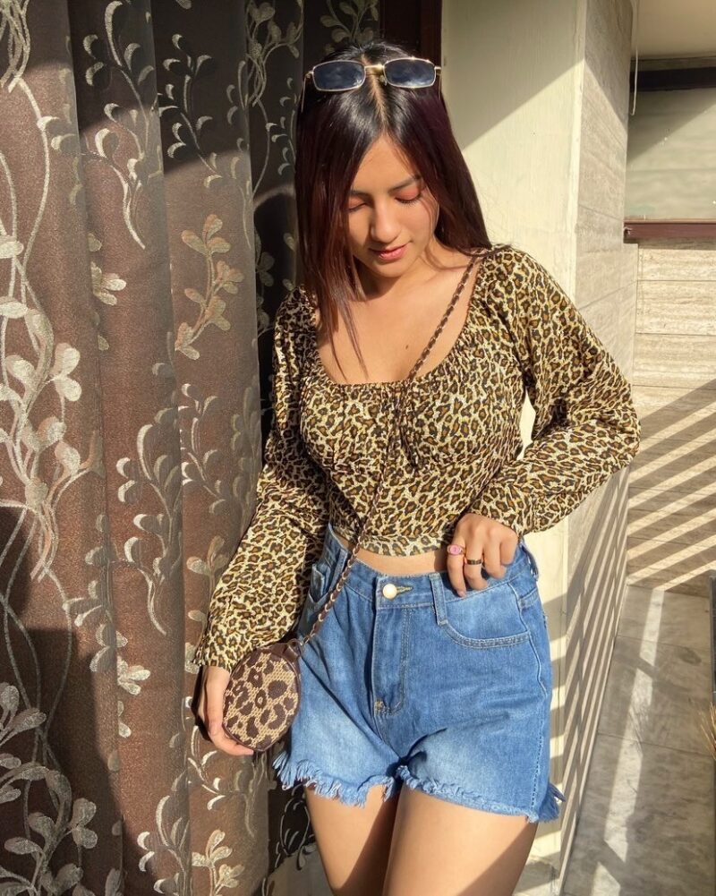 Leopard Print Square Neck Puff Sleeve Crop Top - Image 2