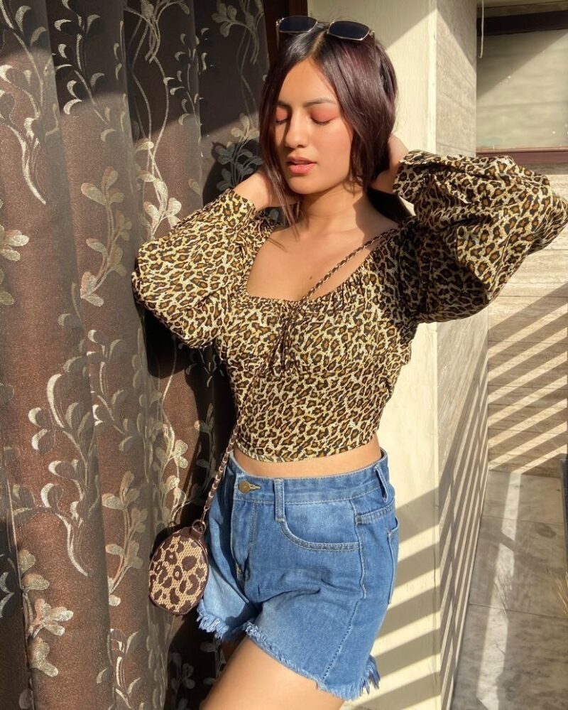 Leopard Print Square Neck Puff Sleeve Crop Top - Image 4