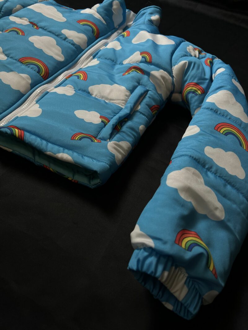 Rainbow In Clouds Print Cropped Puffer Jacket - Image 3