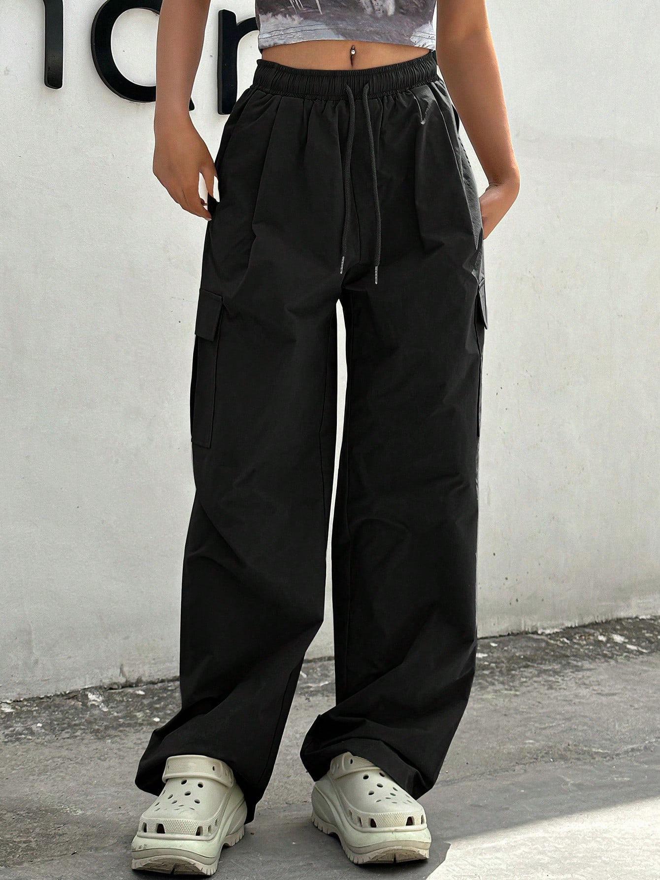 Ella Black Side Flap Pocket Oversized Cargo Pants – LA CHIC PICK