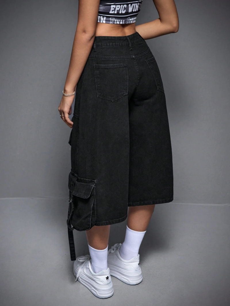 Nivi Black Oversized Cargo Shorts - Image 4