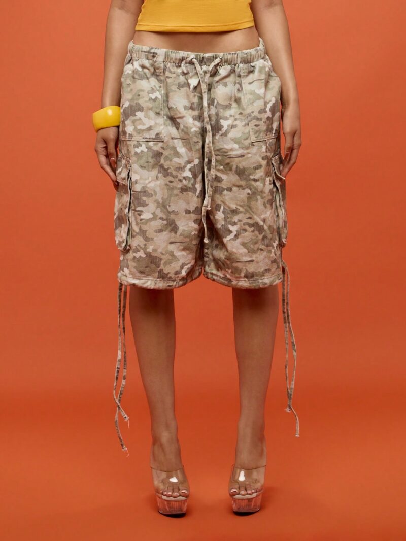 Jojo Camo Print Oversized Cargo Shorts - Image 4