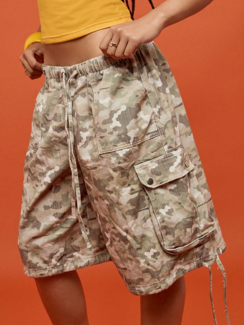 Jojo Camo Print Oversized Cargo Shorts - Image 2