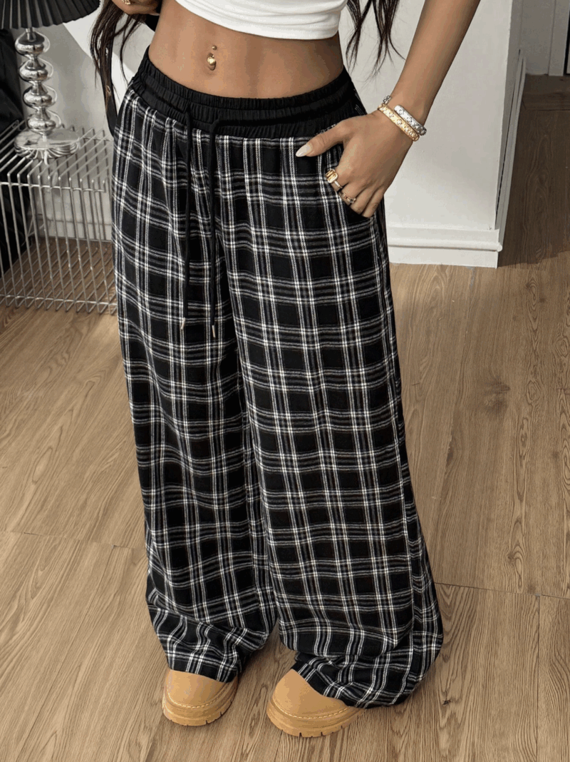 Sara Black Check Cotton Relaxed Fit Jogger - Image 5