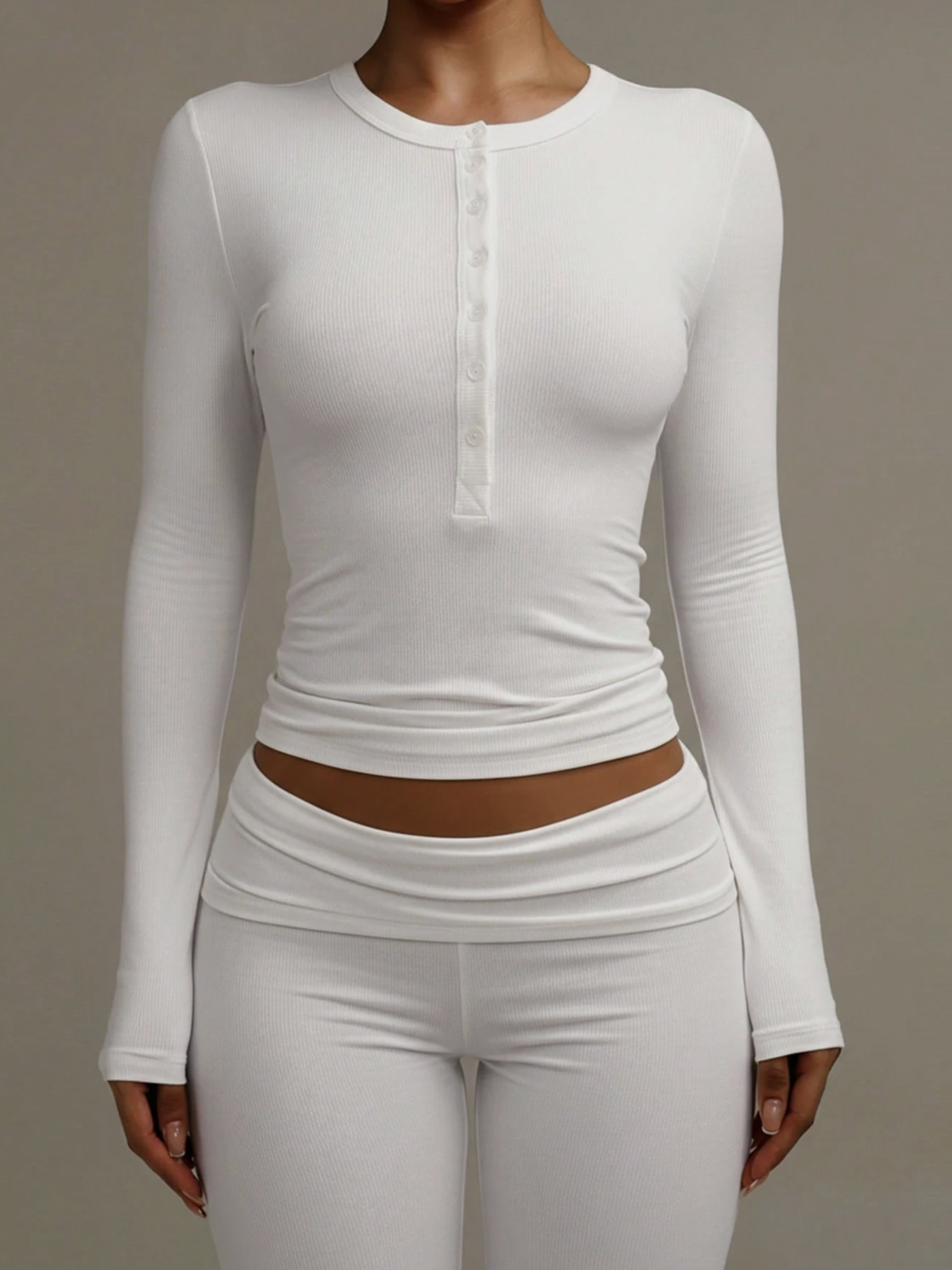 Lizzo White Round Neck Full Sleeves Crop Top - Image 2